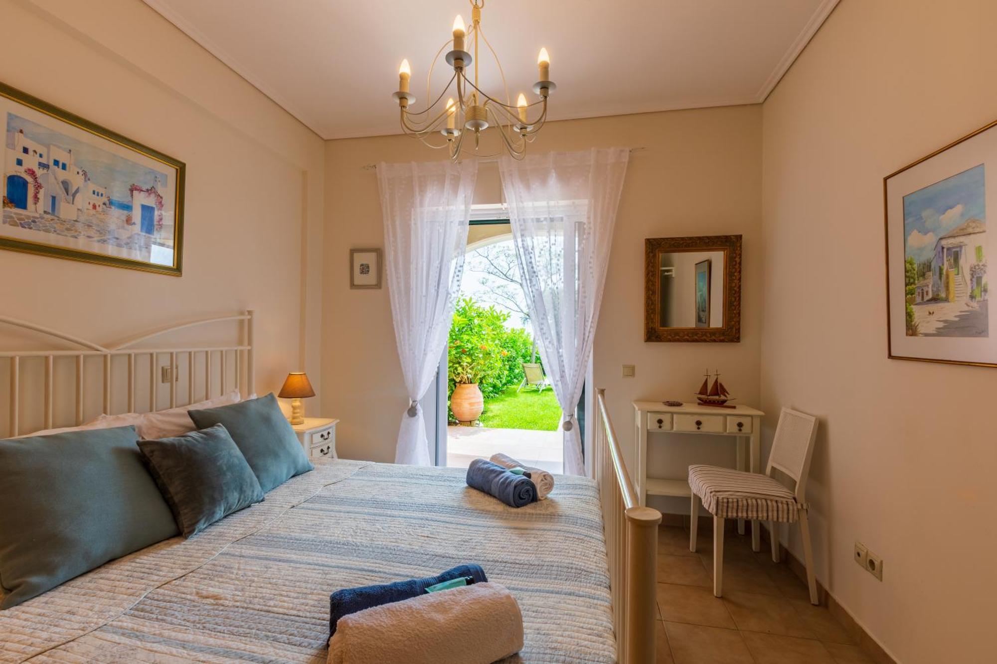 Barbati Seafront Luxury Suites Екстериор снимка