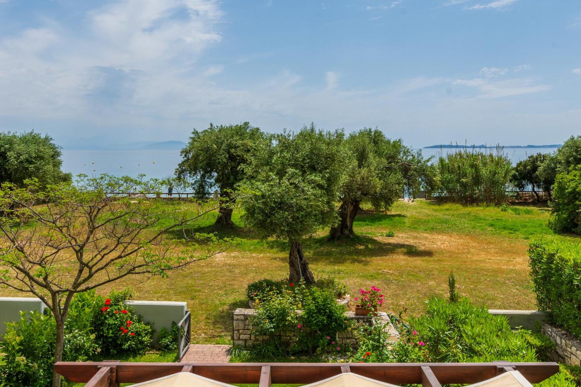 Barbati Seafront Luxury Suites Екстериор снимка