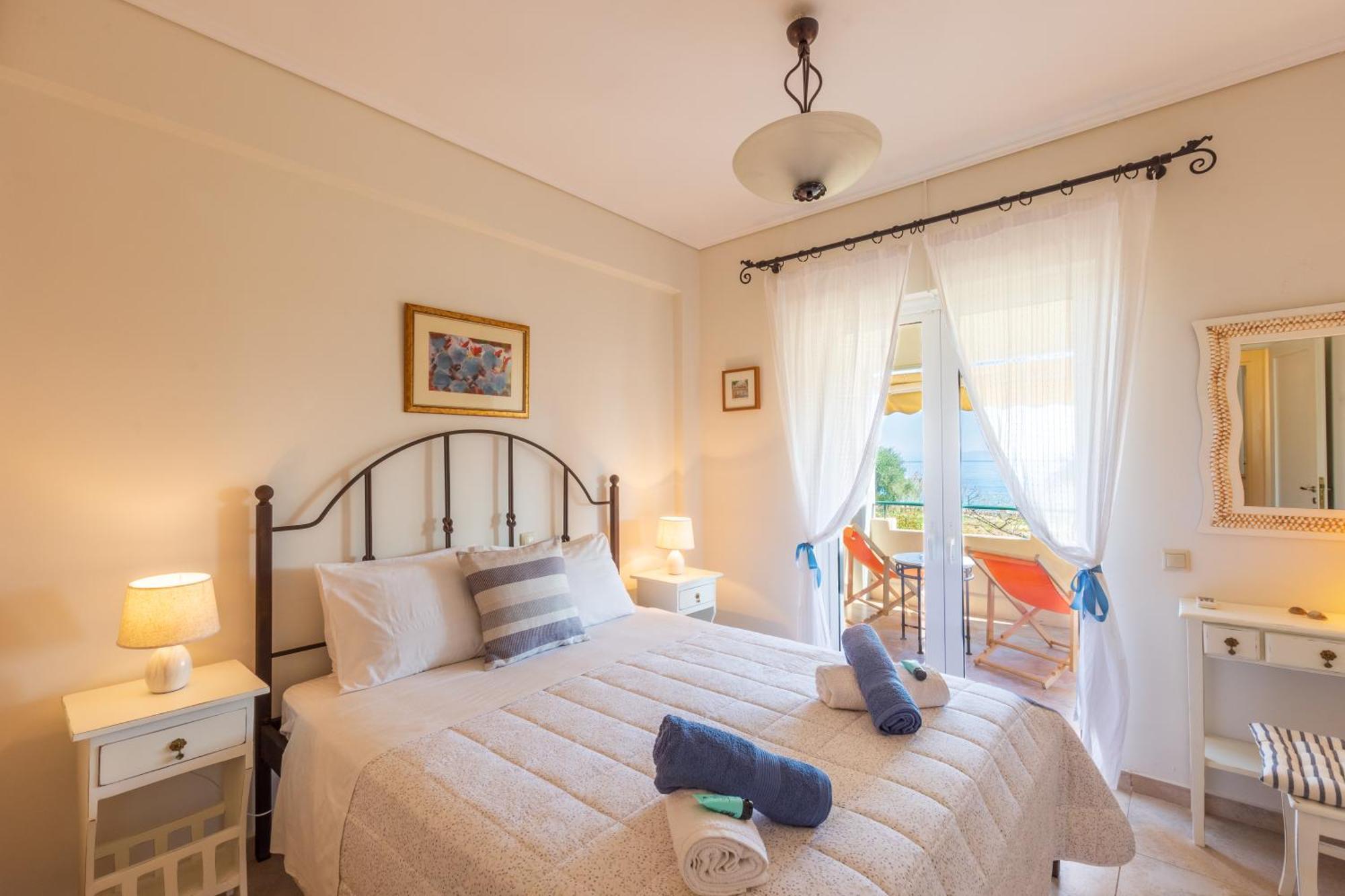 Barbati Seafront Luxury Suites Екстериор снимка