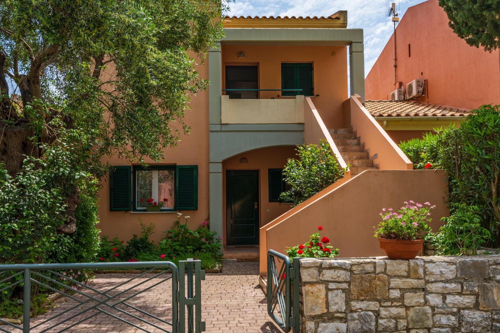 Barbati Seafront Luxury Suites Екстериор снимка