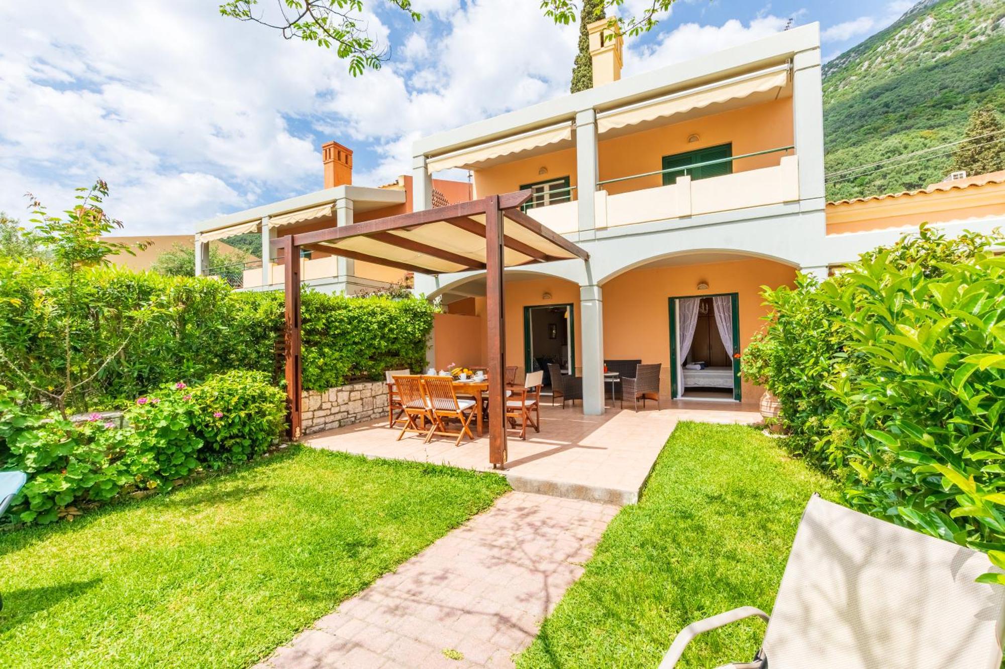 Barbati Seafront Luxury Suites Екстериор снимка